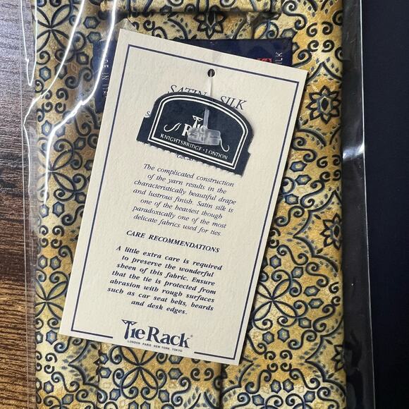 NEW Beaufort Tie Rack Neck Tie OS 100% Silk Gold Italy Black Satin Office Work - Picture 8 of 8